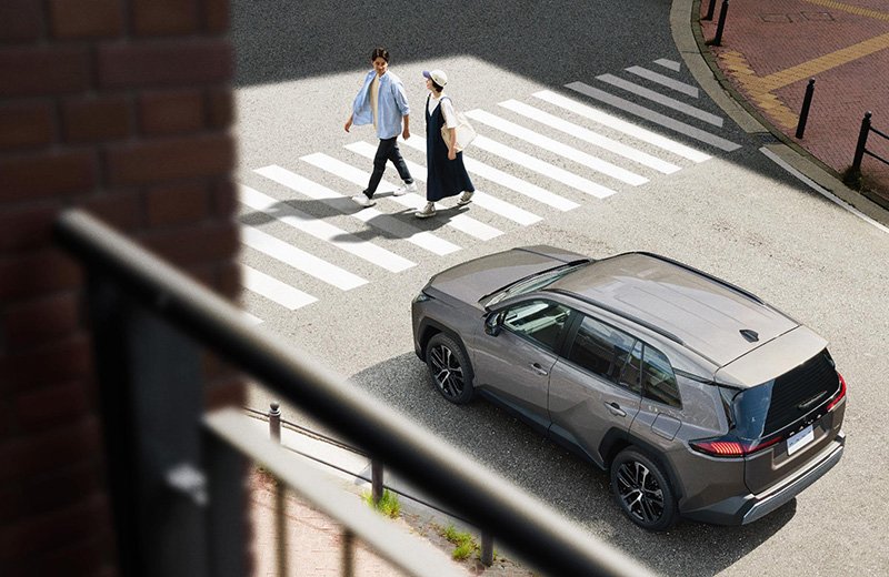 トヨタ初*「Arene」採用。最新のマルチメディアと安全機能で冒険を支える。