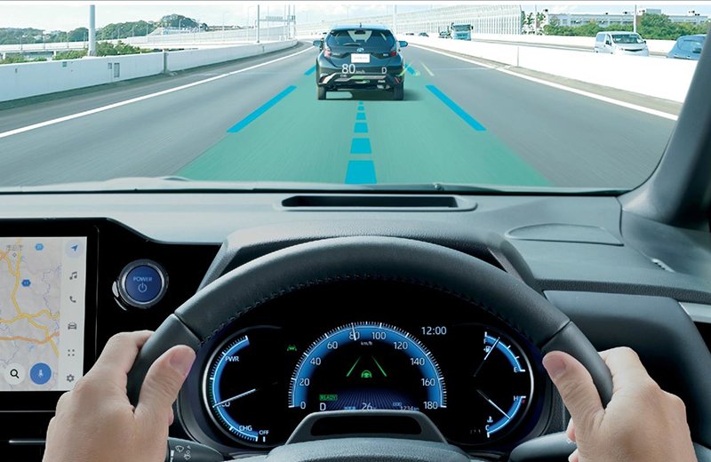 人とクルマの協調を実現する、新たな先進技術の採用で、駐車場や高速道路でのドライビングをサポート。